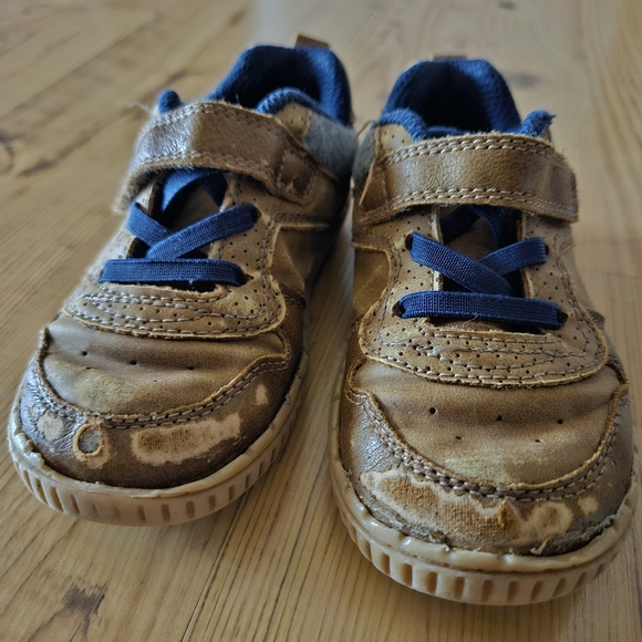 Oshkosh B'gosh Boys Sneakers - Picture 2 of 11